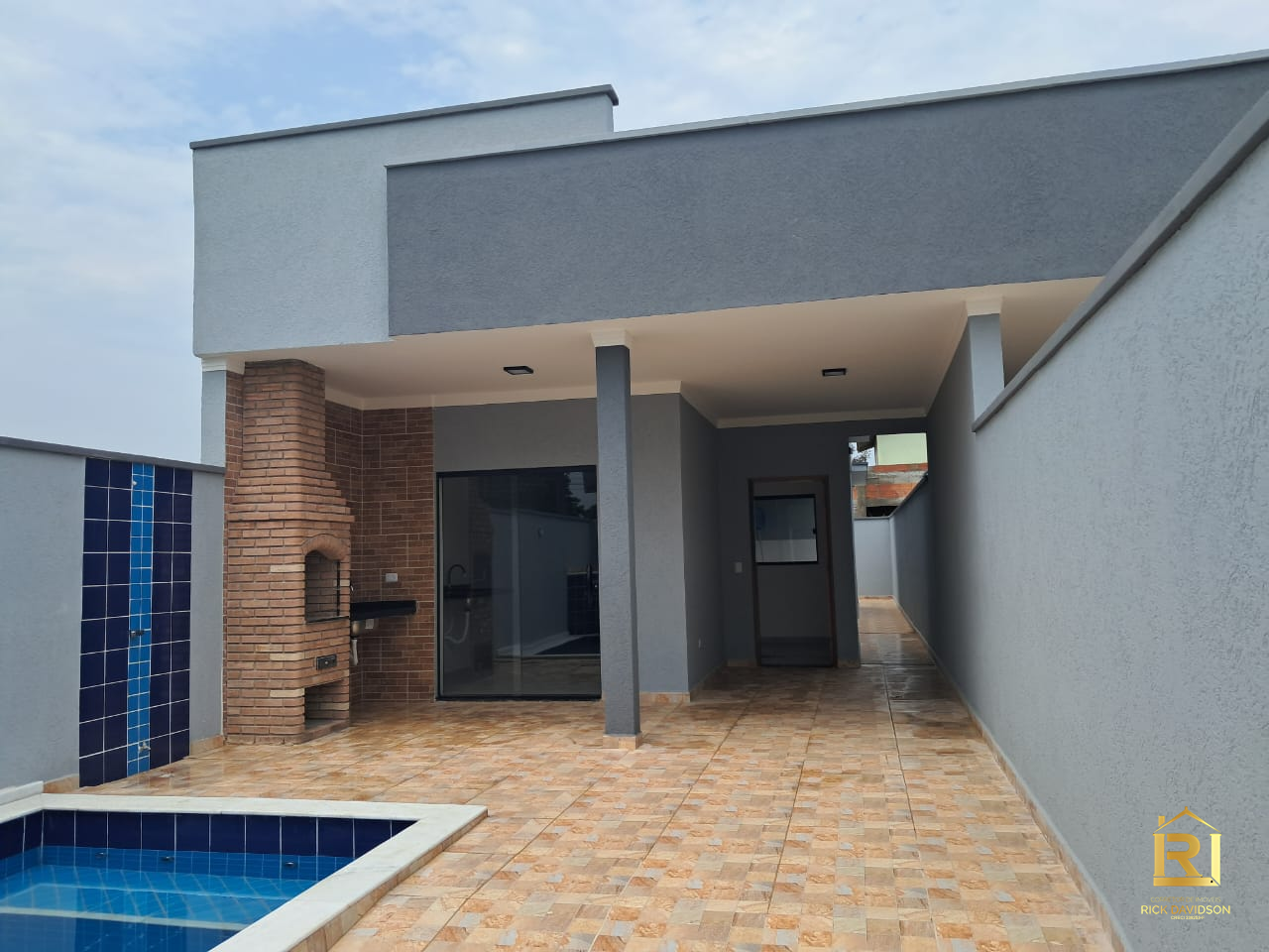 CASA NOVA E COM PISCINA
