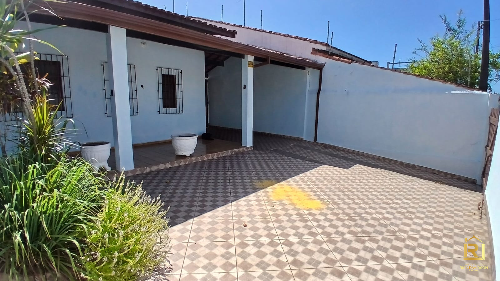 CASA PARA ALUGUEL COM 2 DORM.