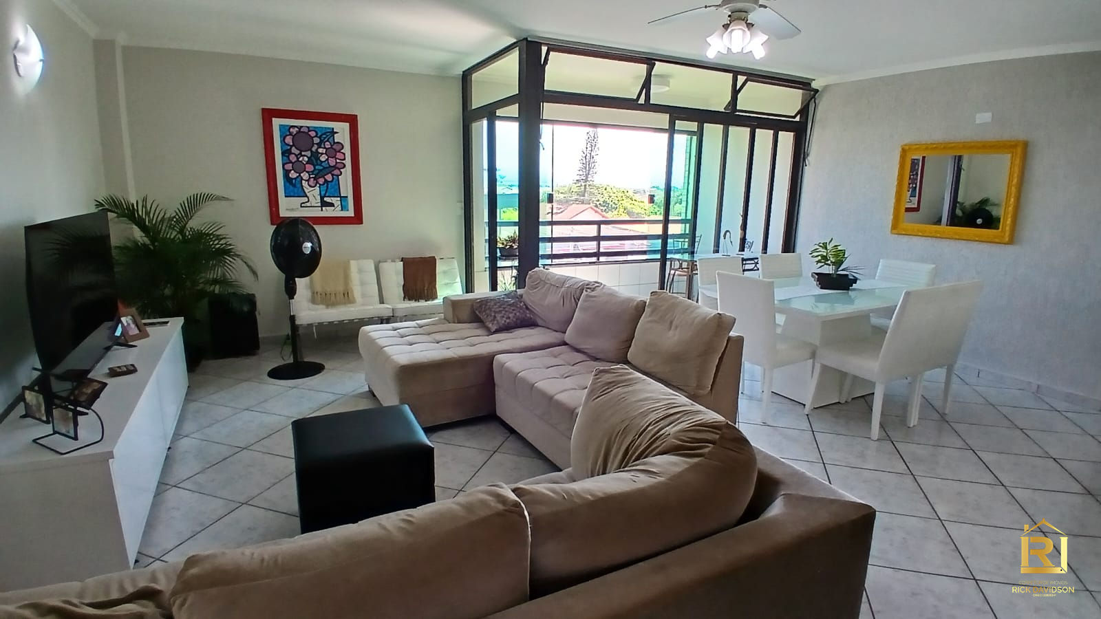 APTO. COM 3 DORM. NO BIARRITZ